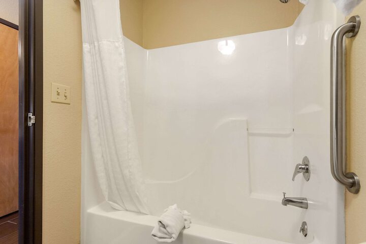 2 Queen Beds (14 of 14)