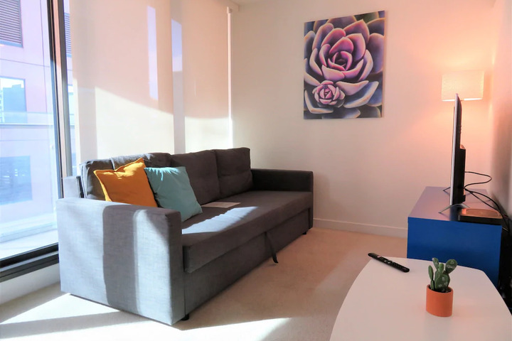 Room 8 of 9