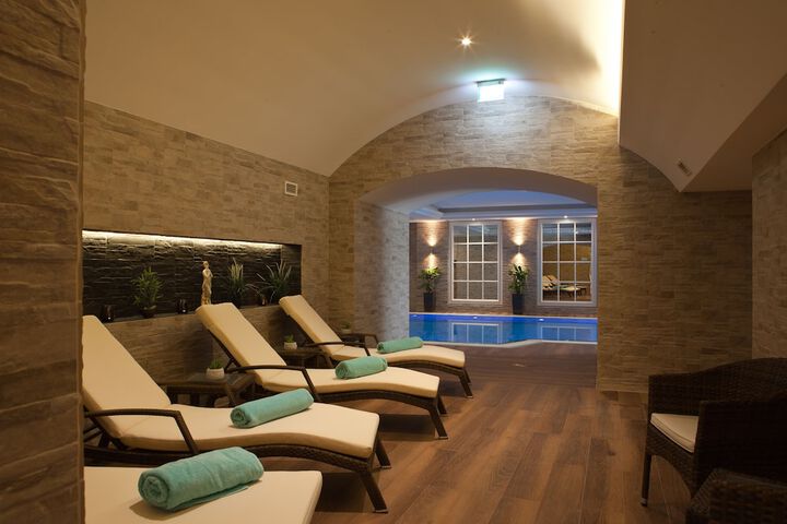 Pool 20 of 42