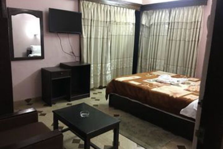 Room 9 of 38