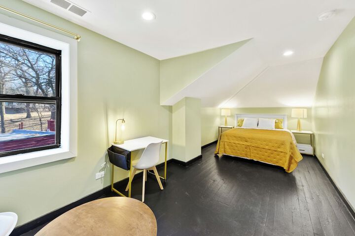 Room 8 of 30