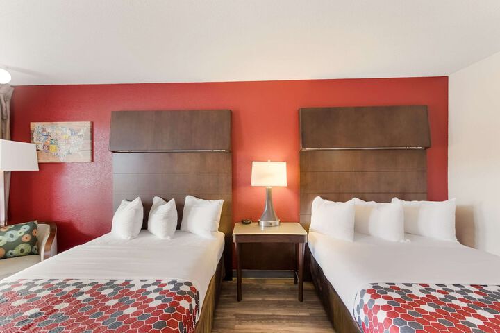 2 Double Beds (7 of 11)