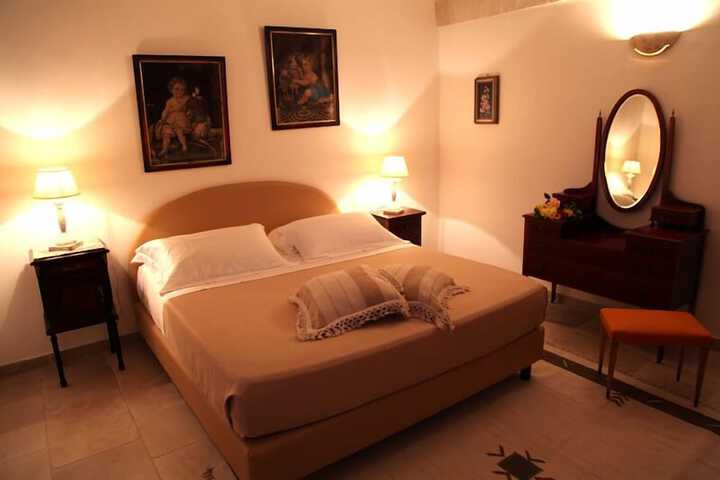 Room 12 of 46