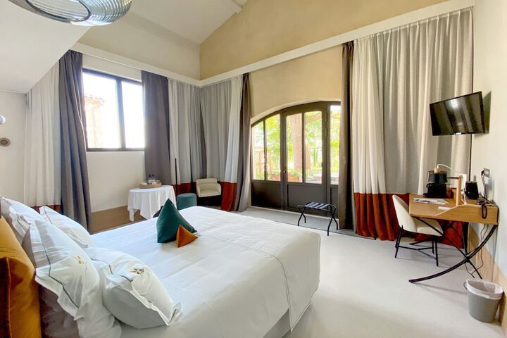 Room 2 of 44