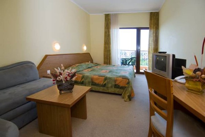 Room 11 of 33