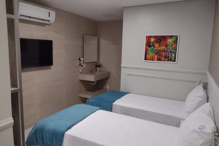 Room 4 of 13
