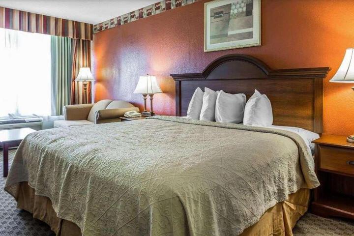 1 King Bed (5 of 15)
