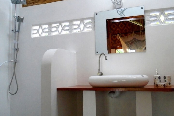 Room 53 of 77