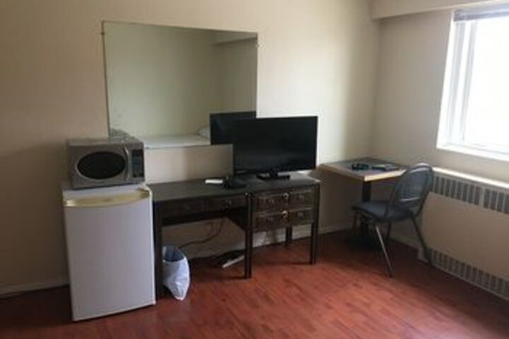 Room 9 of 19