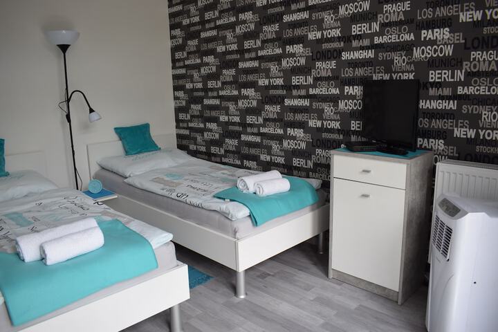 Room 11 of 28