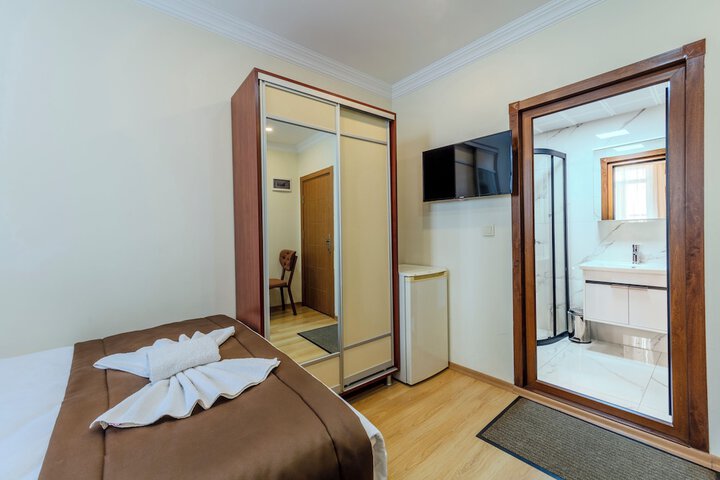Room 19 of 71