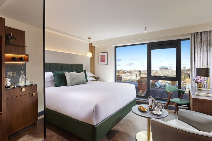 Room 4 of 25