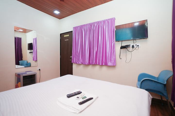 Room 9 of 38