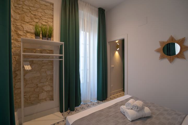 Room 7 of 28