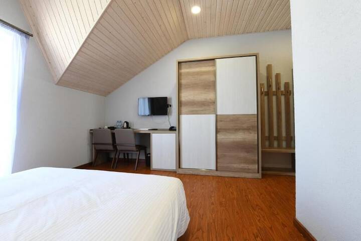 Room 9 of 39