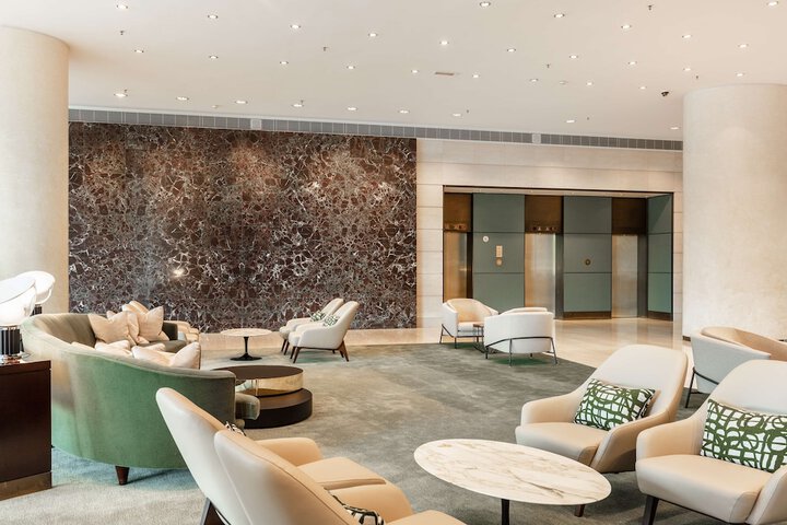 Entrance & Lobby