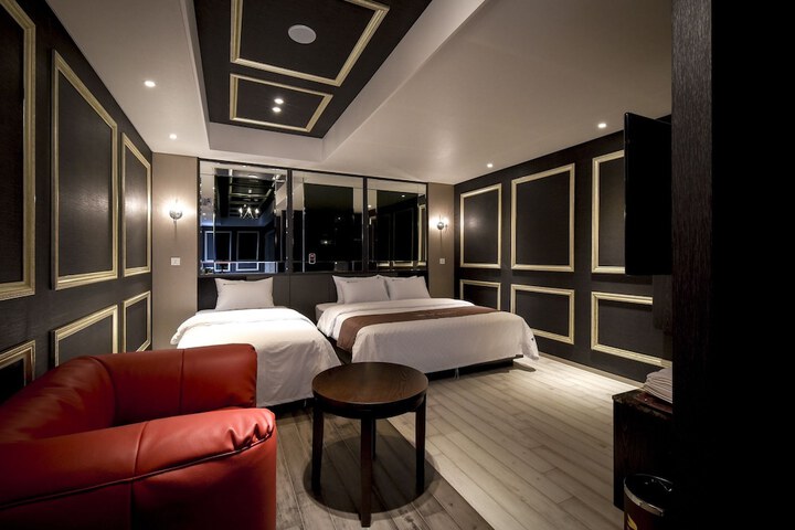 Room 4 of 49