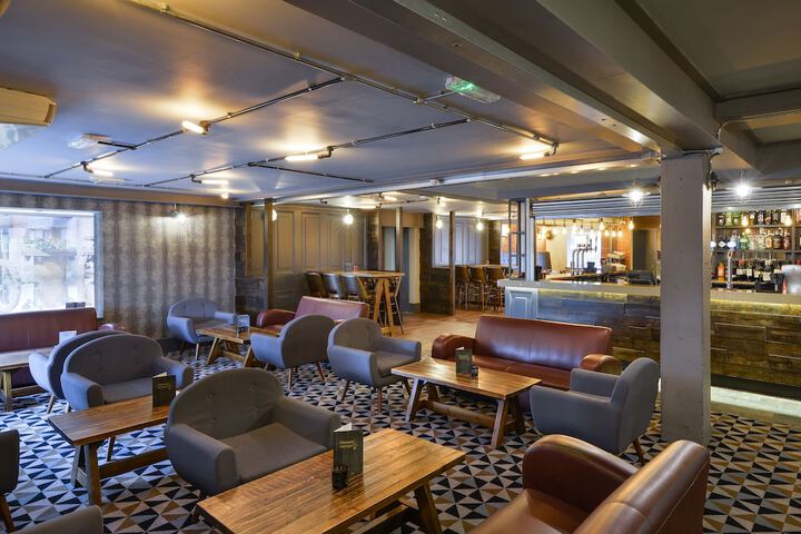 Lounge 60 of 100