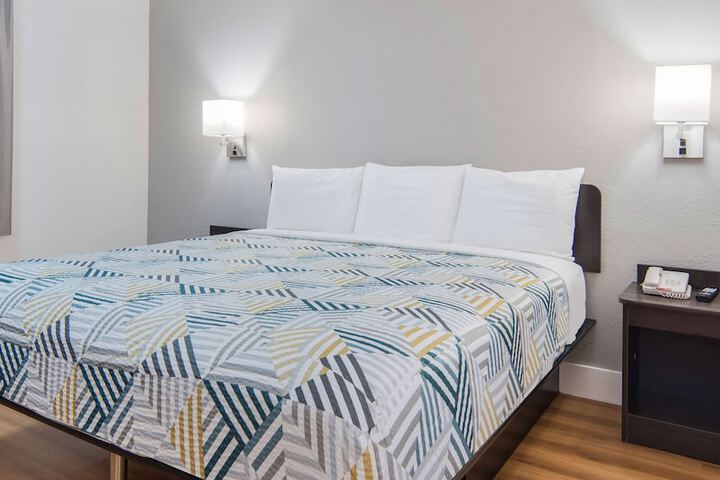 1 King Bed (9 of 13)