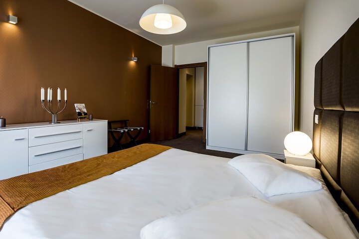 Room 33 of 108