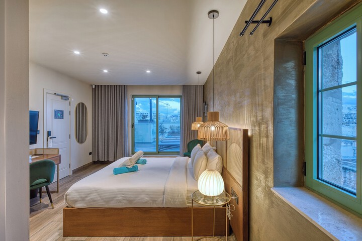 Room 15 of 98