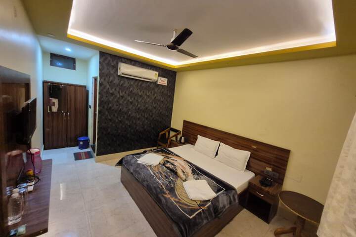 Room 13 of 31