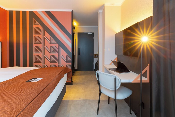 Room 28 of 110