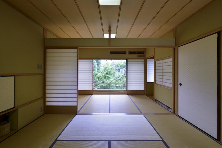 Room 16 of 48