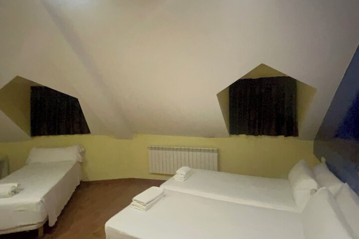 Room 5 of 108