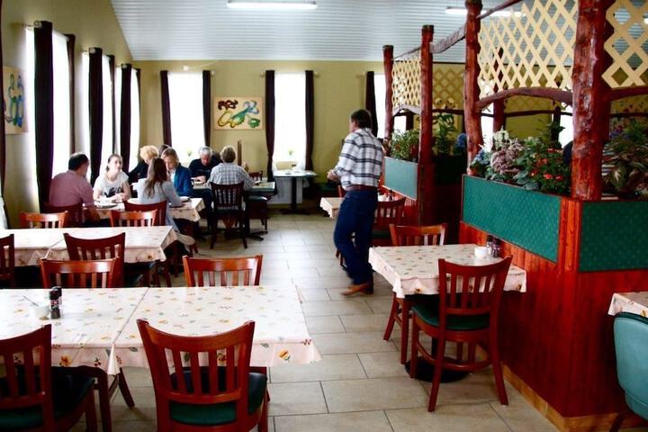 Dining 49 of 78