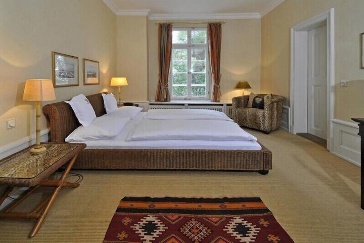 Room 6 of 37