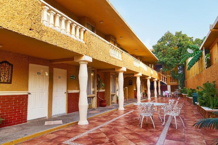 Hotel Exterior 1 of 8