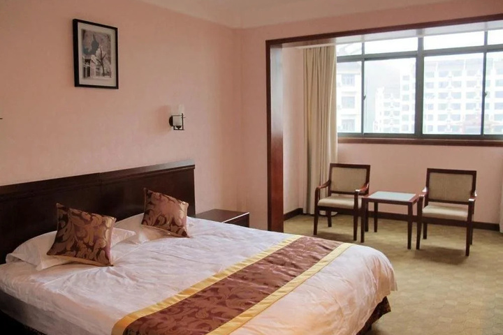 Room 5 of 15