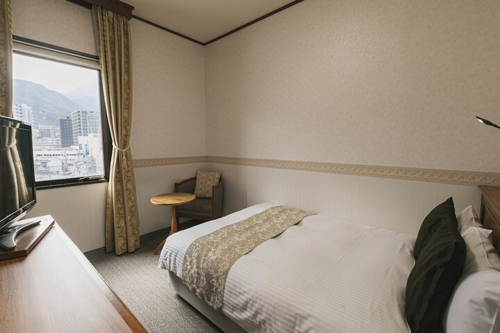 Room 17 of 39