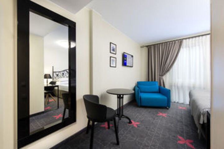 Room 11 of 73