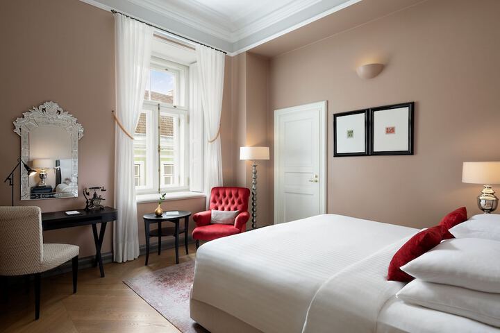Room 45 of 96
