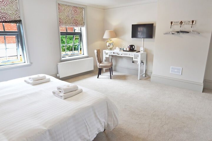 Room 4 of 33