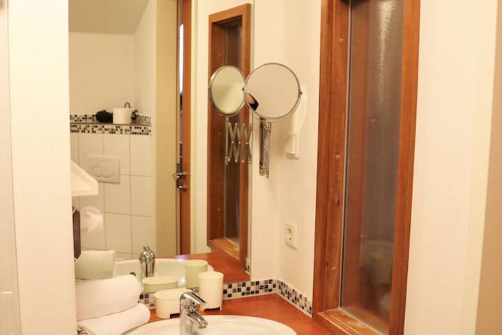 Room 16 of 44