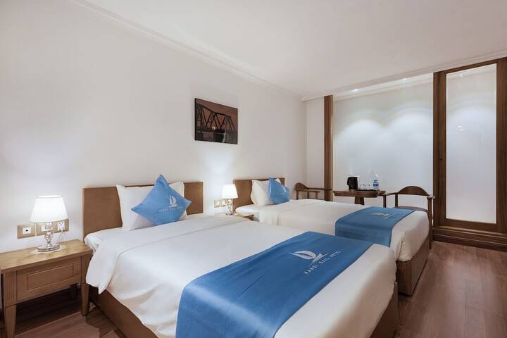 Room 5 of 72