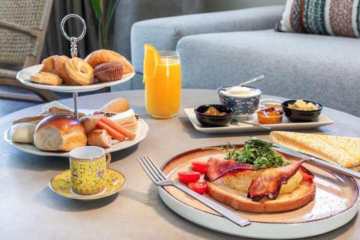 Breakfast/Coffee Service 128 of 166