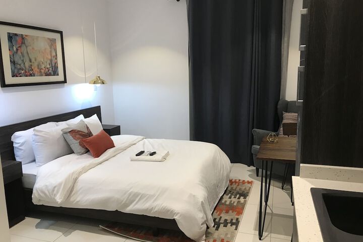 Room 2 of 83