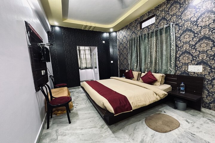 Room 13 of 31