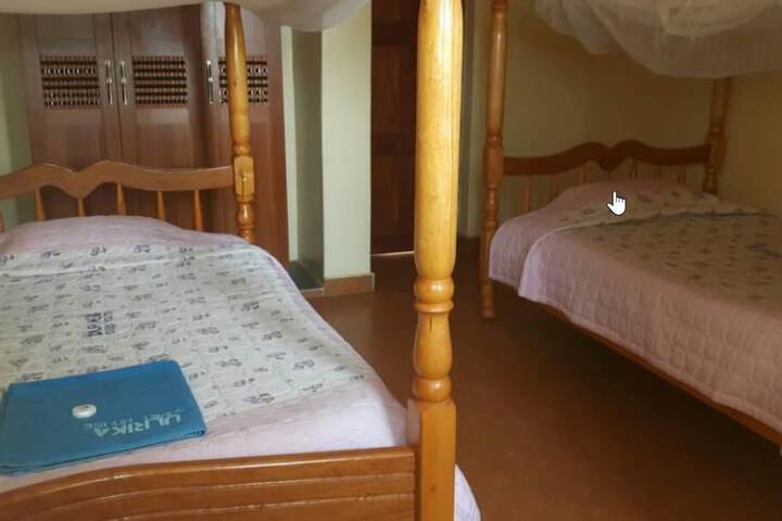 Room 4 of 13