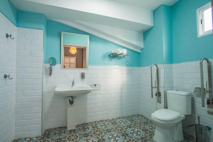 Room 23 of 27