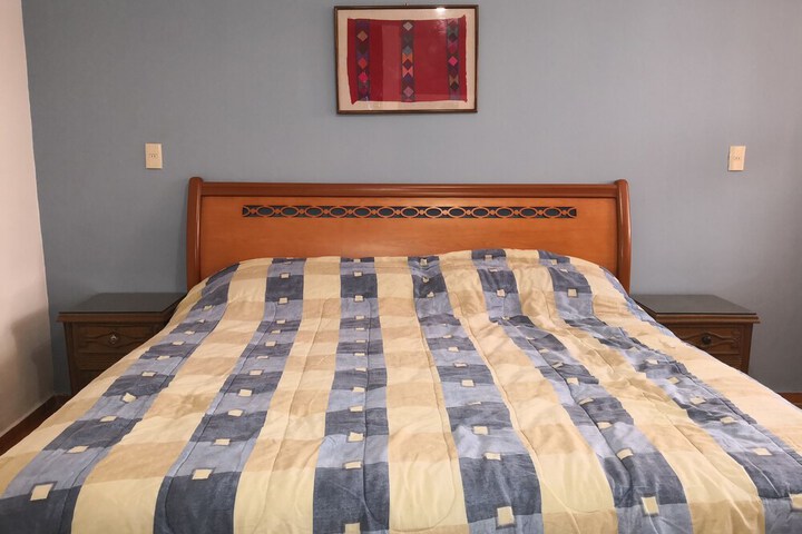 Room 2 of 10