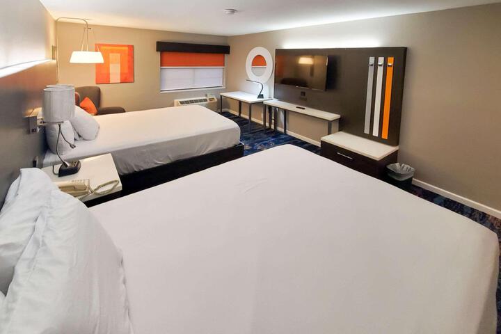 Double Accessible King Size Bed (6 of 12)