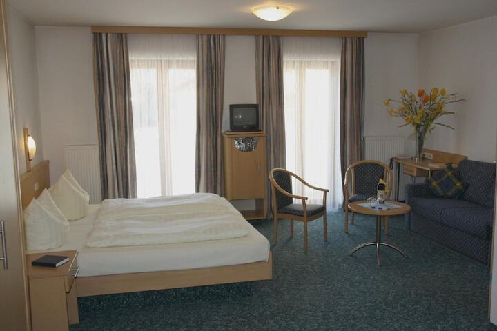 Room 11 of 30