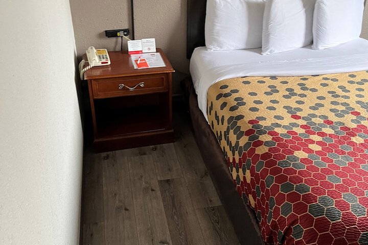 Room 6 of 18