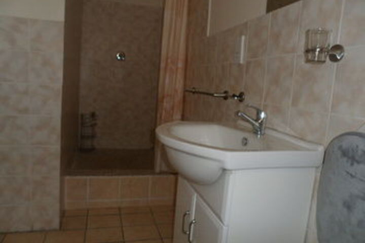 Room 4 of 27
