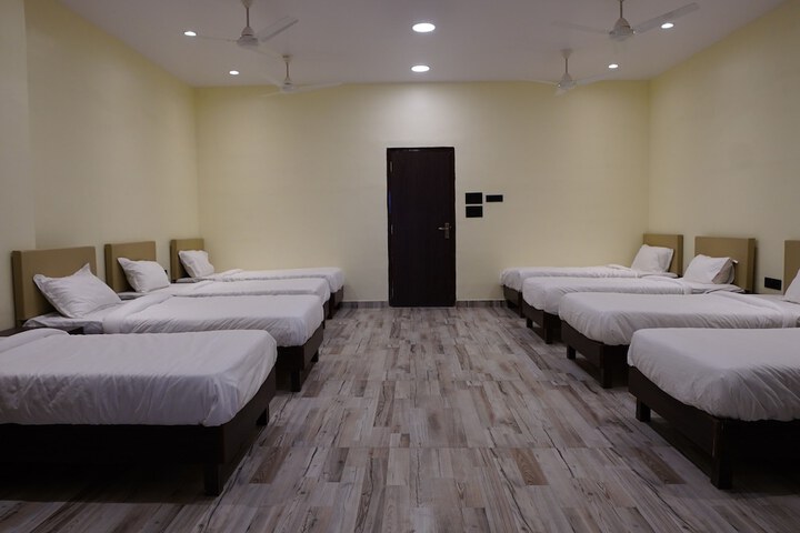 Room 6 of 13